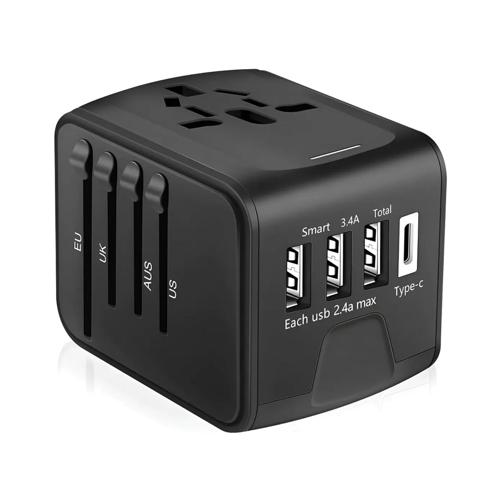 Adaptador de viaje universal conectado a un cargador de celular en una habitación de hotel